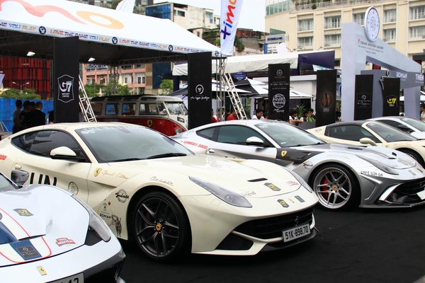 Guide Pratique : Comment Créer une Garde-Robe Capsule Saisonnière et Maximiser Vos Tenues !